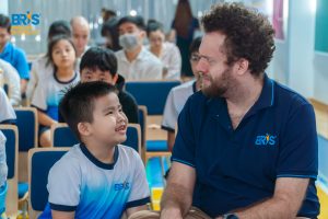 h. Quyết định chuyển trường nên được dựa trên nhu cầu thực tế của trẻ, định hướng giáo dục của gia đình và mức độ phù hợp của môi trường mới.